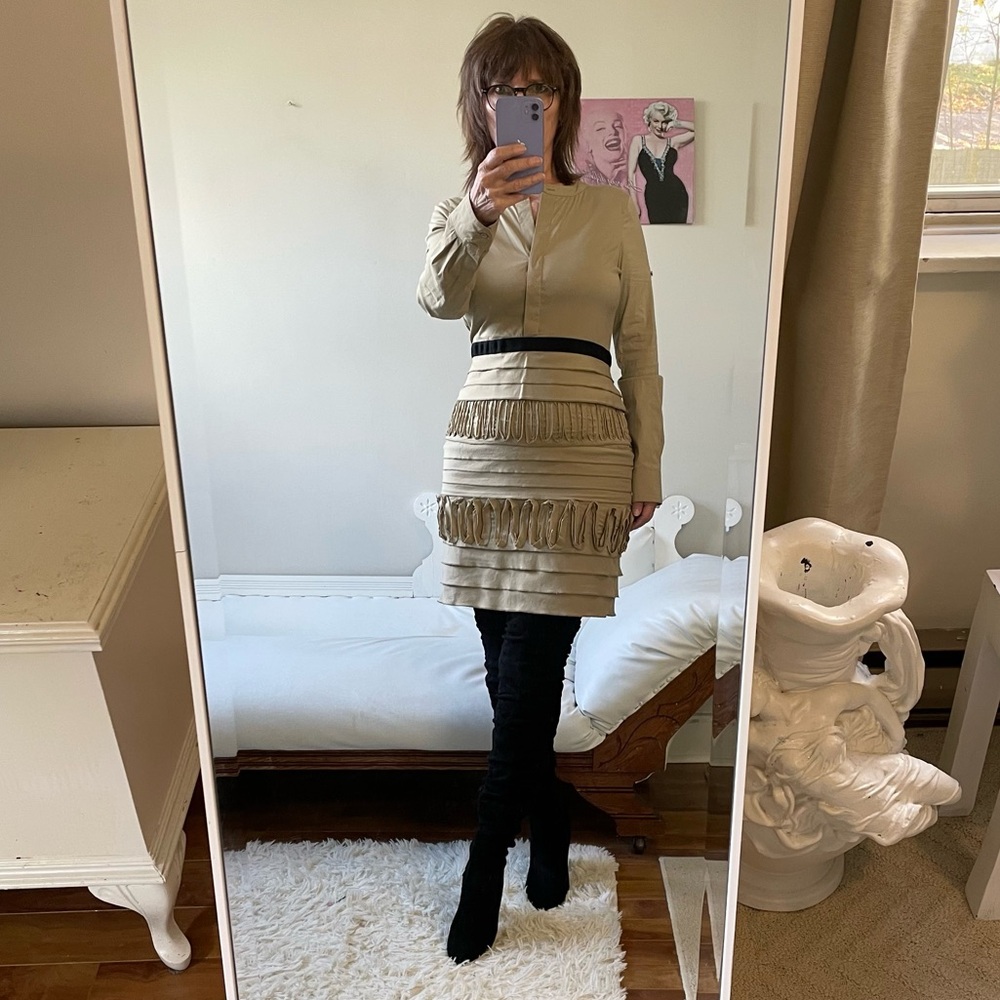 LONG SLEEVE KHAKI TAN DRESS BUTTON FRONT CUFFS BLACK BAND SHUTTER PLEAT TEXTURE